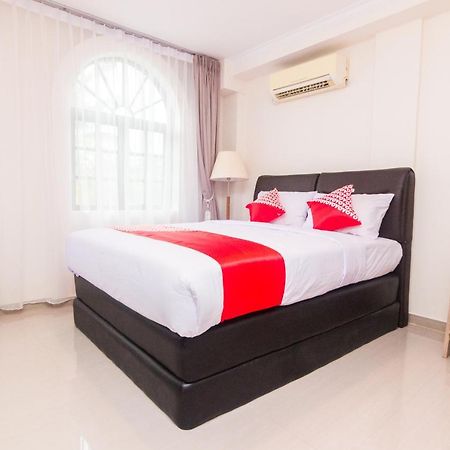 Vaccinated Staff - Oyo 1771 Zeke Hotel Batam Kültér fotó