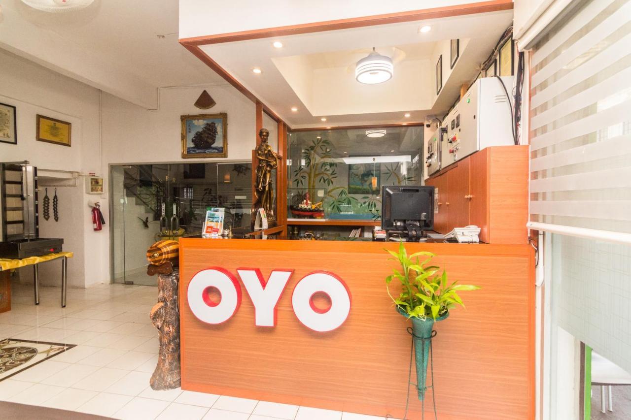 Vaccinated Staff - Oyo 1771 Zeke Hotel Batam Kültér fotó