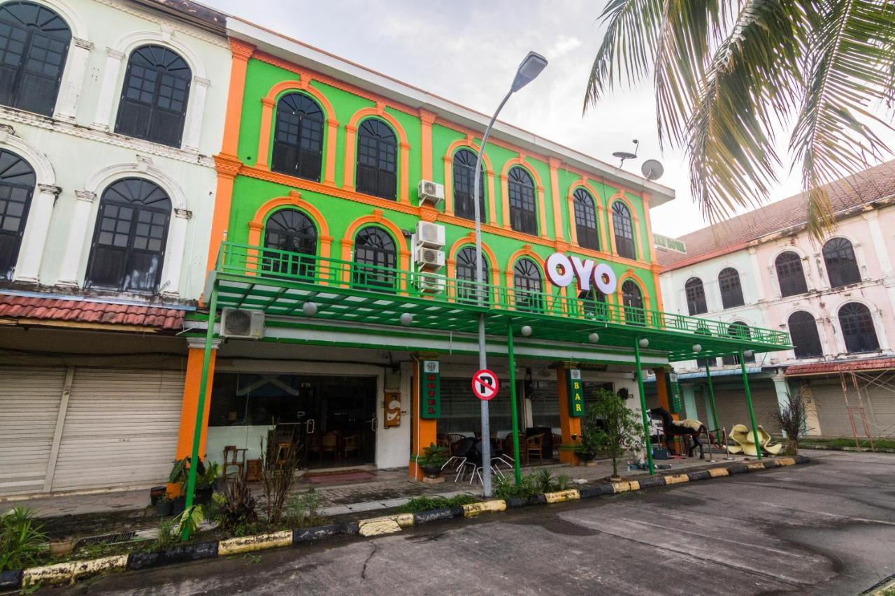 Vaccinated Staff - Oyo 1771 Zeke Hotel Batam Kültér fotó