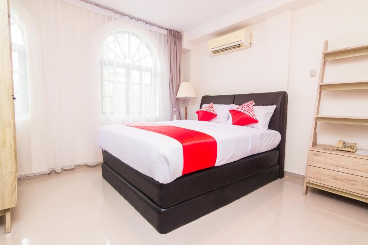 Vaccinated Staff - Oyo 1771 Zeke Hotel Batam Kültér fotó